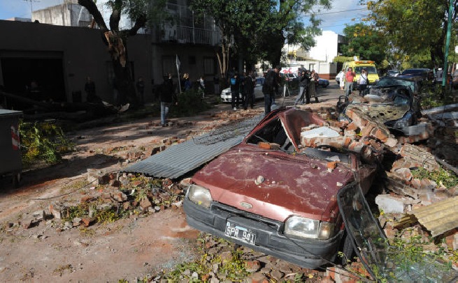 Declarando zona de desastre y emergencia